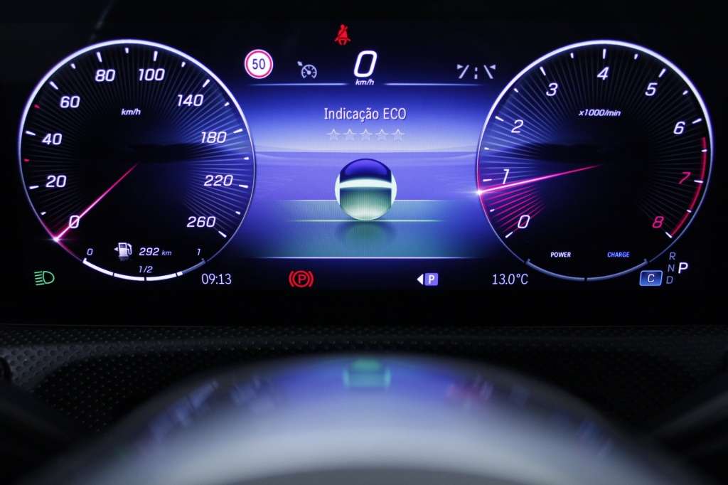 mercedes-benz-classe-a-2024-hibrido-1332cc