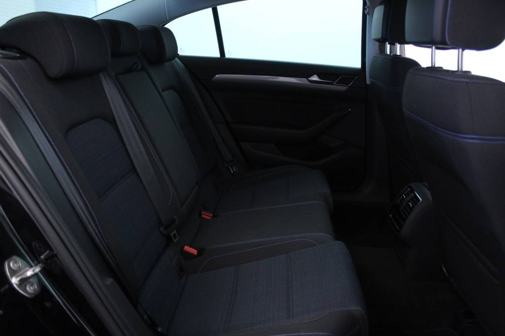 volkswagen-passat-2023-hibrido-1395cc