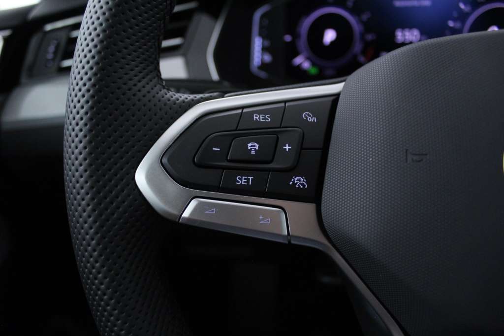 volkswagen-passat-2023-hibrido-1395cc