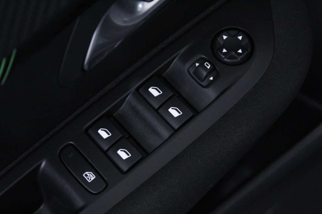 peugeot-208-2024-gasolina-1199cc