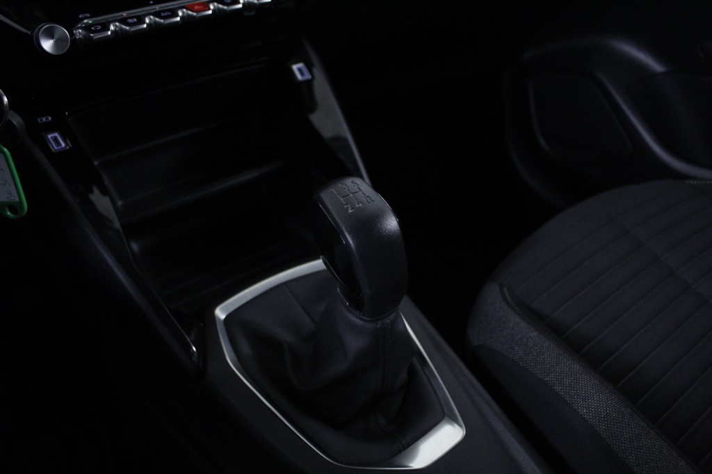 peugeot-208-2024-gasolina-1199cc