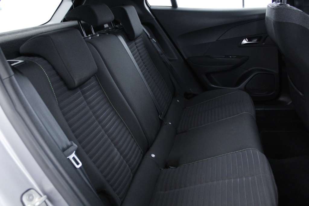 peugeot-2008-2024-gasolina-1199cc