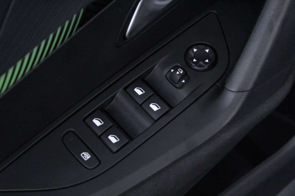 peugeot-2008-2024-gasolina-1199cc