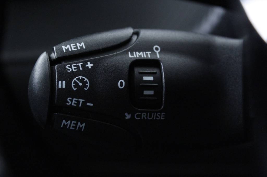 peugeot-2008-2024-gasolina-1199cc