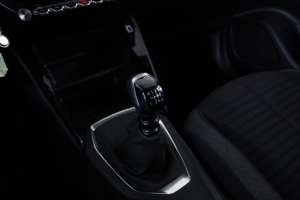 peugeot-2008-2024-gasolina-1199cc