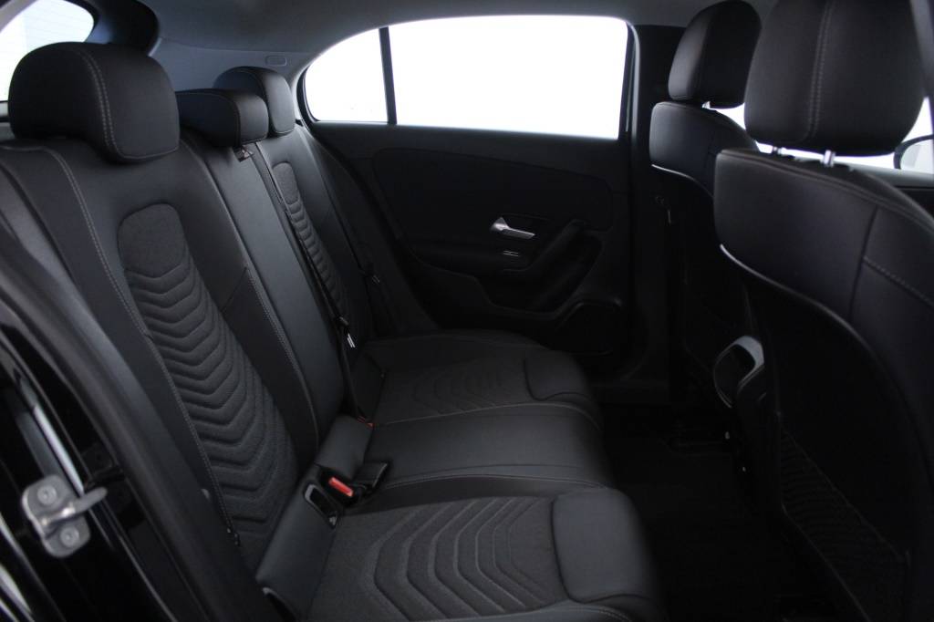 mercedes-benz-classe-a-2025-hibrido-1332cc