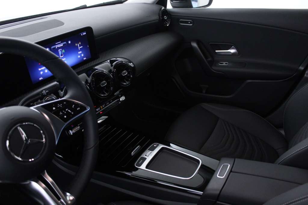 mercedes-benz-classe-a-2025-hibrido-1332cc