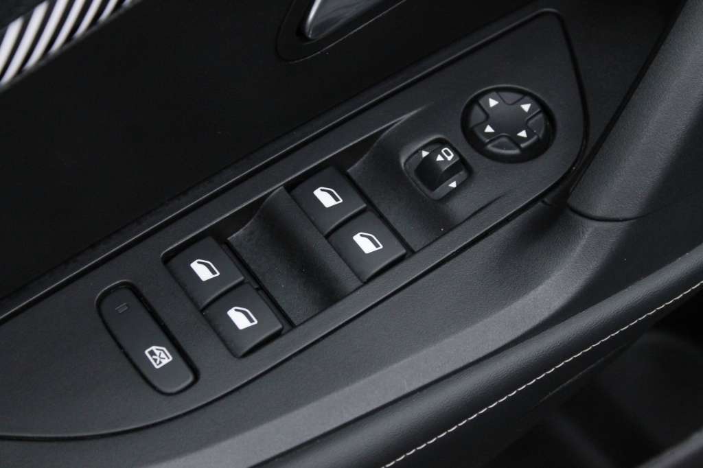 peugeot-2008-2024-gasolina-1199cc