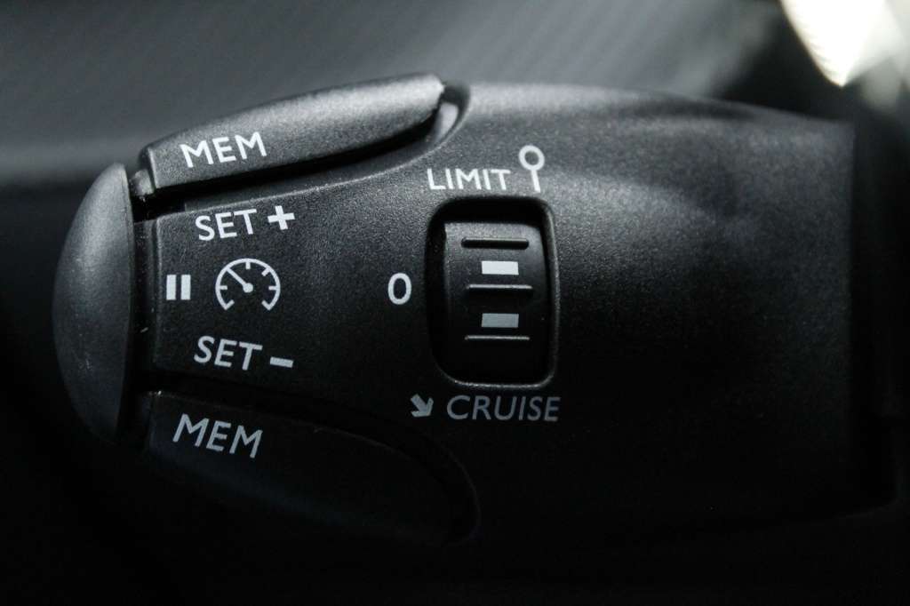 peugeot-2008-2024-gasolina-1199cc