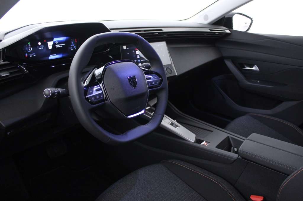peugeot-308-sw-2025-diesel-1499cc