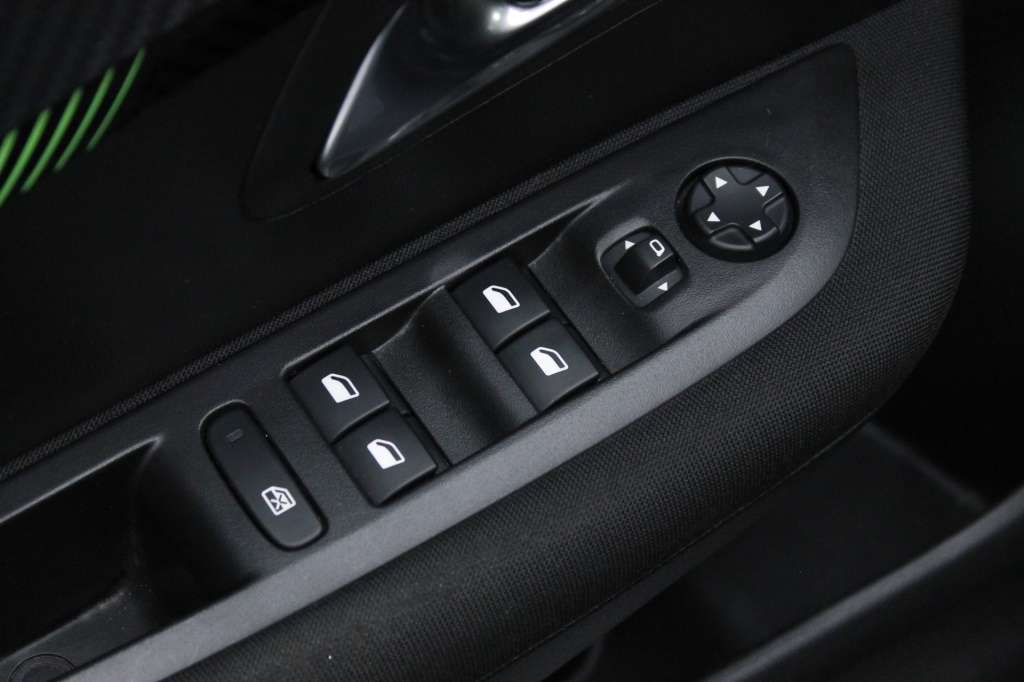peugeot-208-2024-gasolina-1199cc