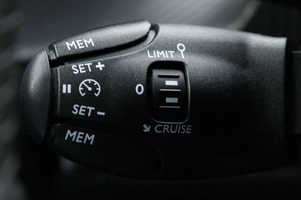 peugeot-208-2024-gasolina-1199cc