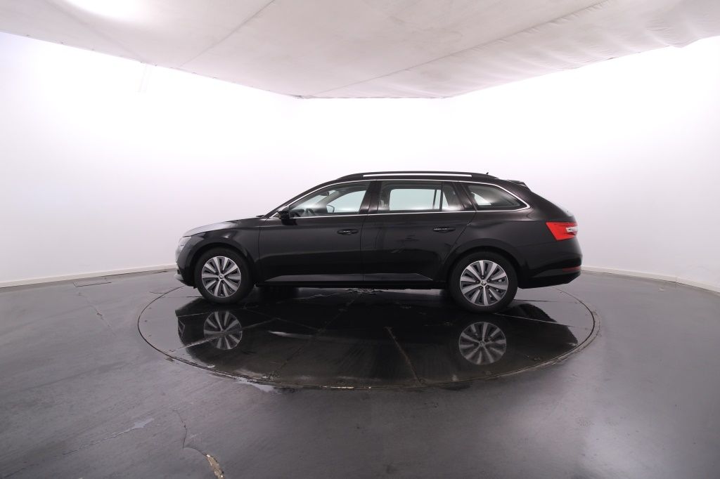 skoda-superb-2024-hibrido-1395cc