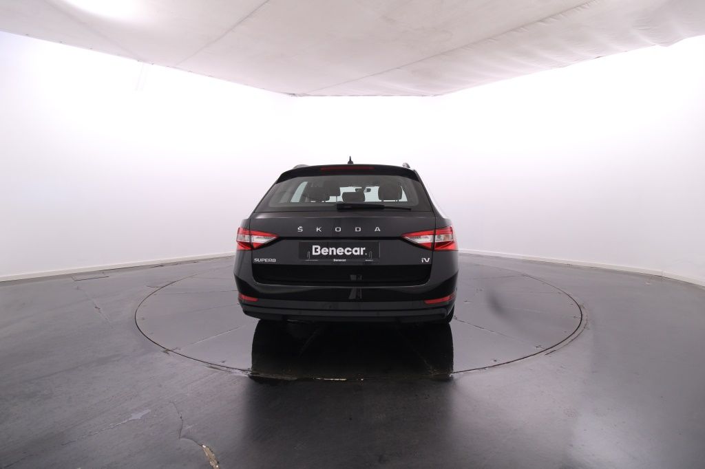 skoda-superb-2024-hibrido-1395cc