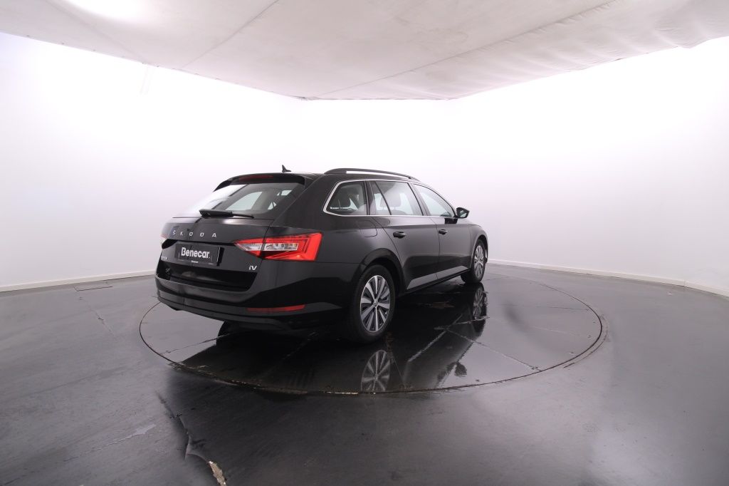 skoda-superb-2024-hibrido-1395cc