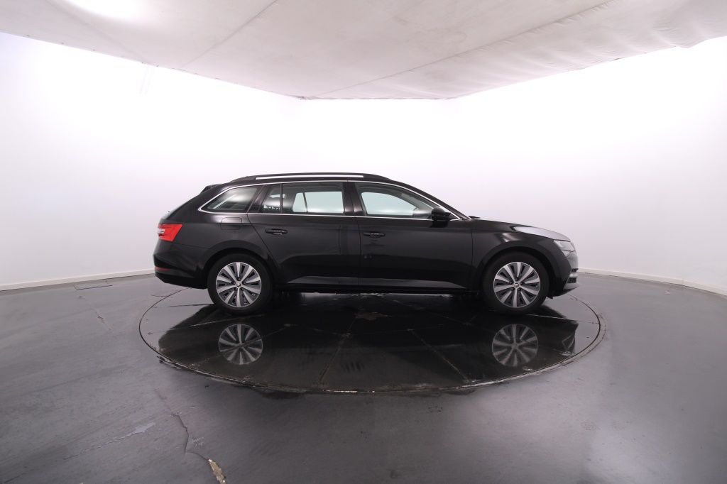 skoda-superb-2024-hibrido-1395cc