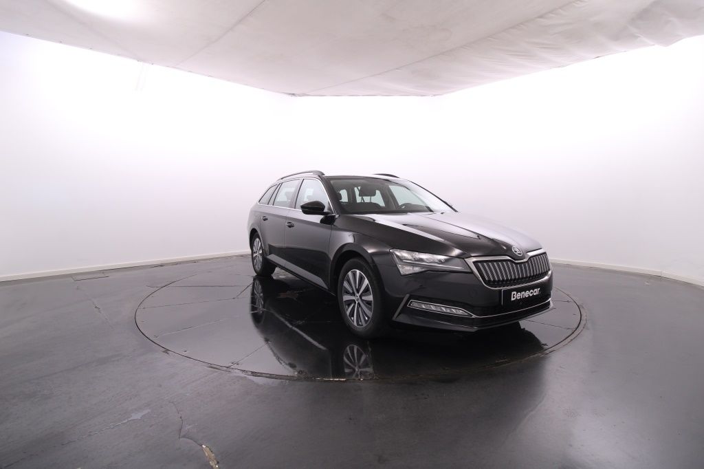 skoda-superb-2024-hibrido-1395cc