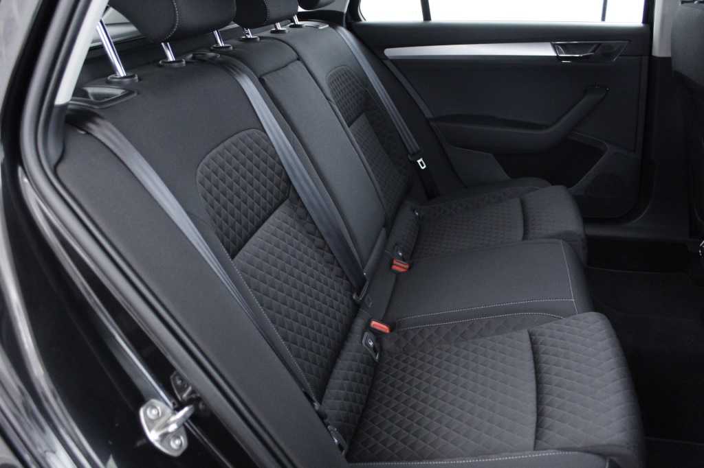 skoda-superb-2024-hibrido-1395cc