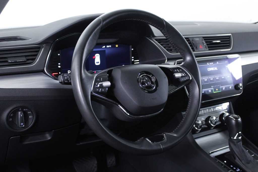 skoda-superb-2024-hibrido-1395cc