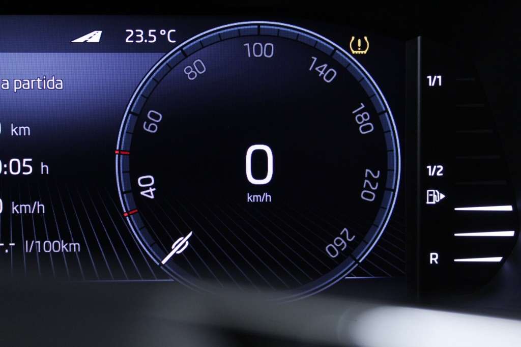 skoda-superb-2024-hibrido-1395cc