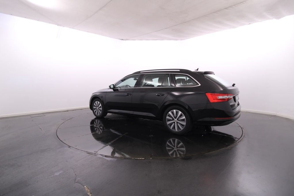 skoda-superb-2024-hibrido-1395cc