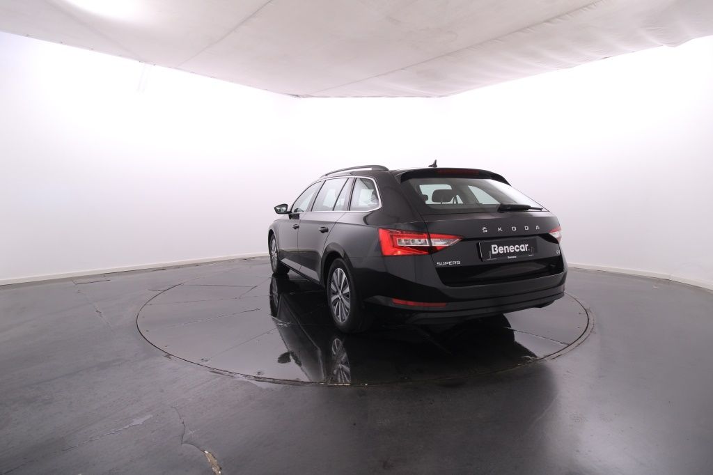 skoda-superb-2024-hibrido-1395cc