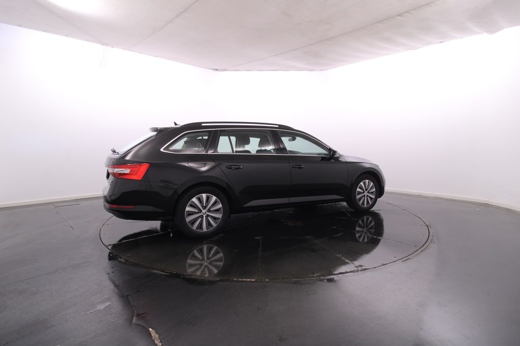 skoda-superb-2024-hibrido-1395cc