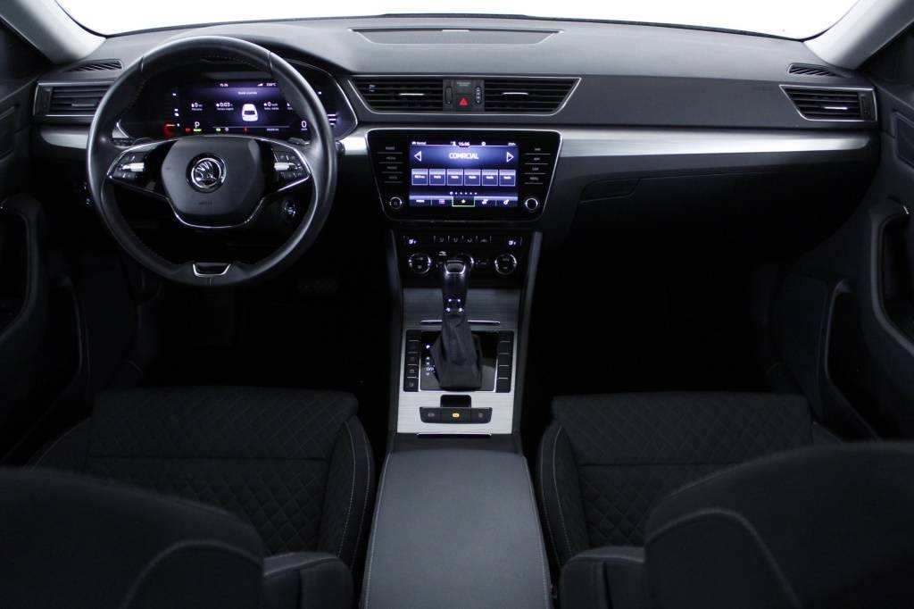 skoda-superb-2024-hibrido-1395cc