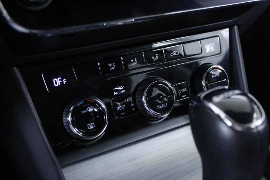 skoda-superb-2024-hibrido-1395cc