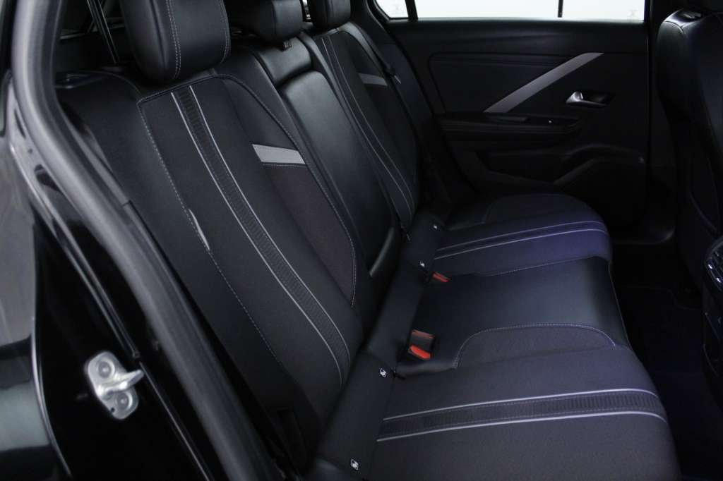opel-astra-sport-tourer-2025-hibrido-1199cc