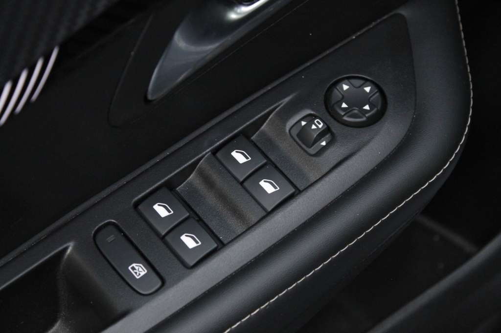 peugeot-208-2025-hibrido-1199cc