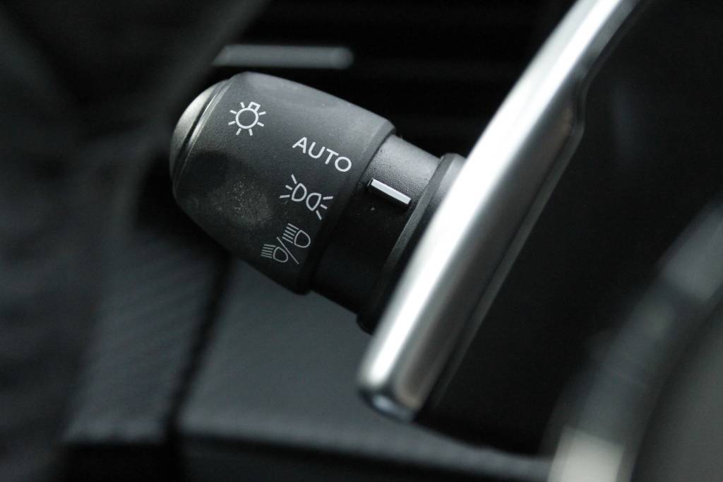 peugeot-208-2025-hibrido-1199cc