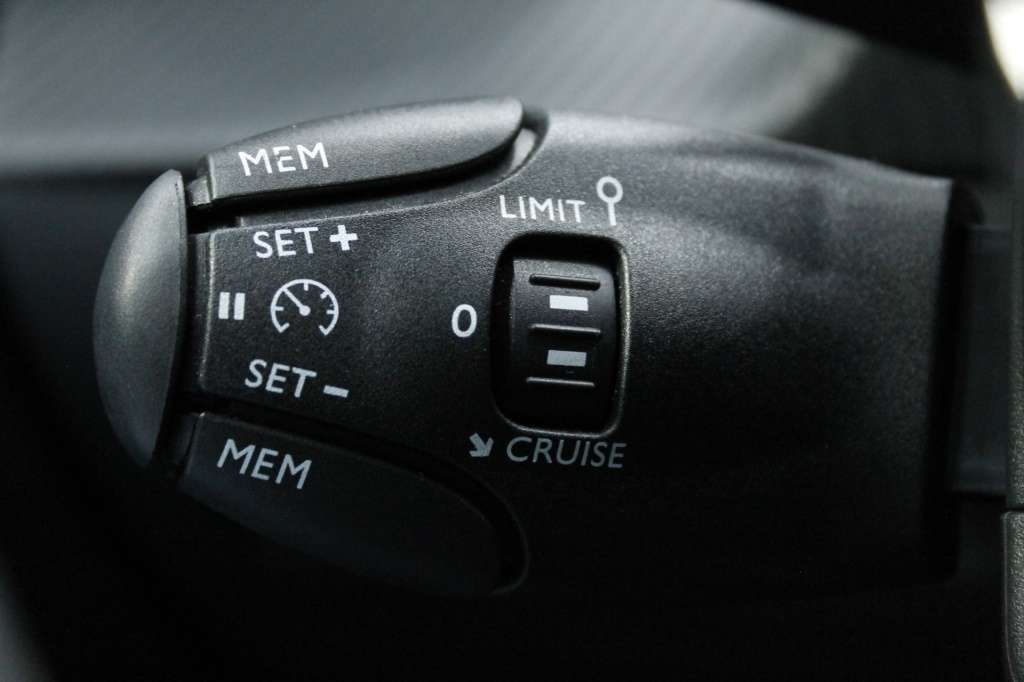 peugeot-208-2025-hibrido-1199cc