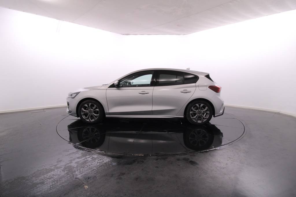 ford-focus-2023-hibrido-999cc