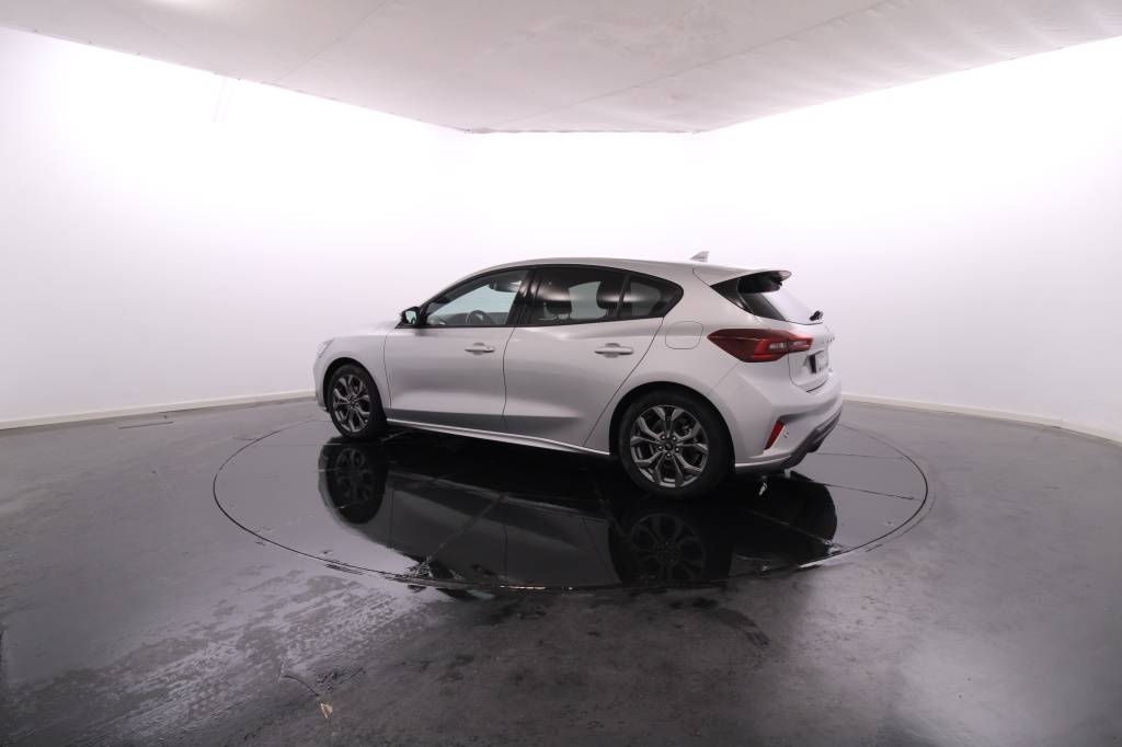 ford-focus-2023-hibrido-999cc