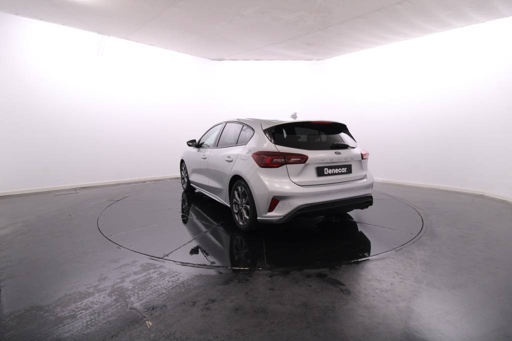ford-focus-2023-hibrido-999cc