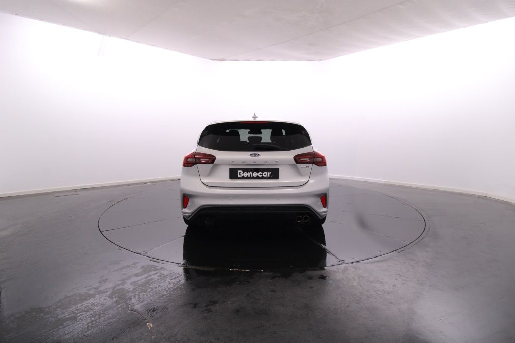 ford-focus-2023-hibrido-999cc