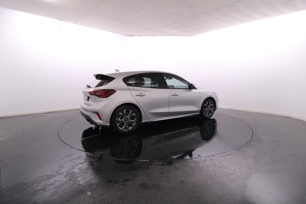 ford-focus-2023-hibrido-999cc