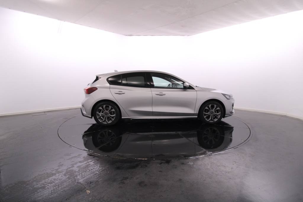 ford-focus-2023-hibrido-999cc