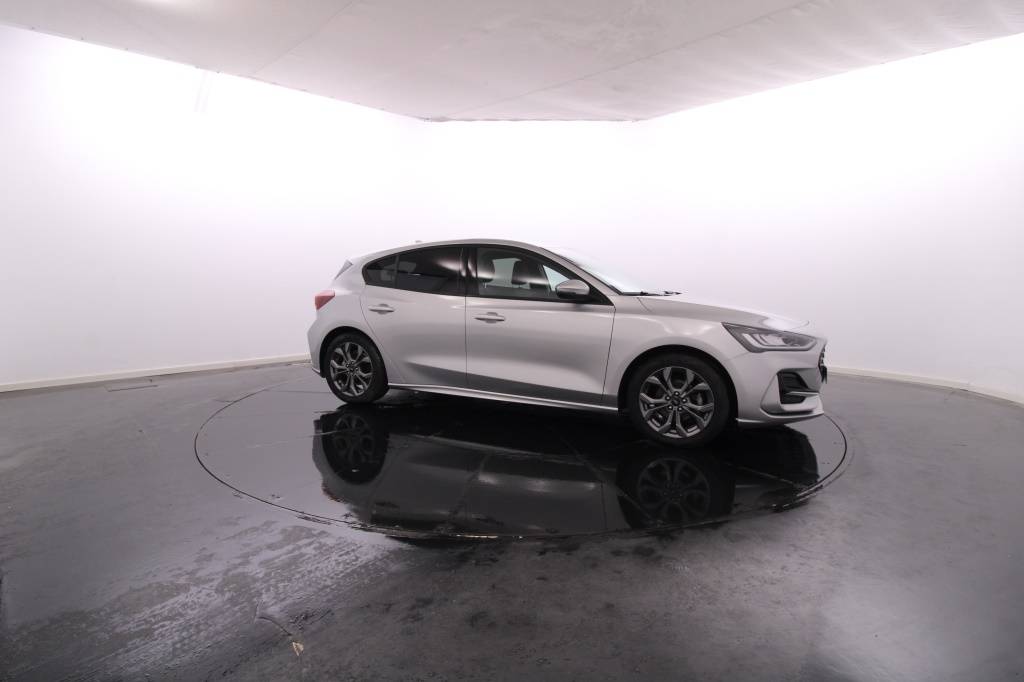 ford-focus-2023-hibrido-999cc