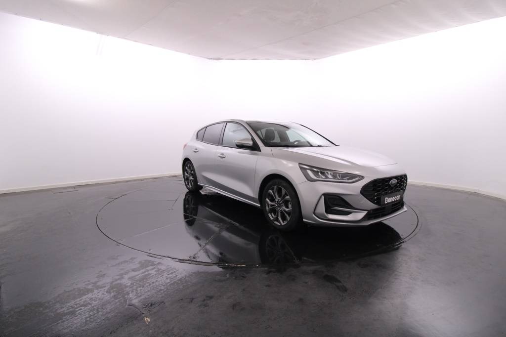ford-focus-2023-hibrido-999cc