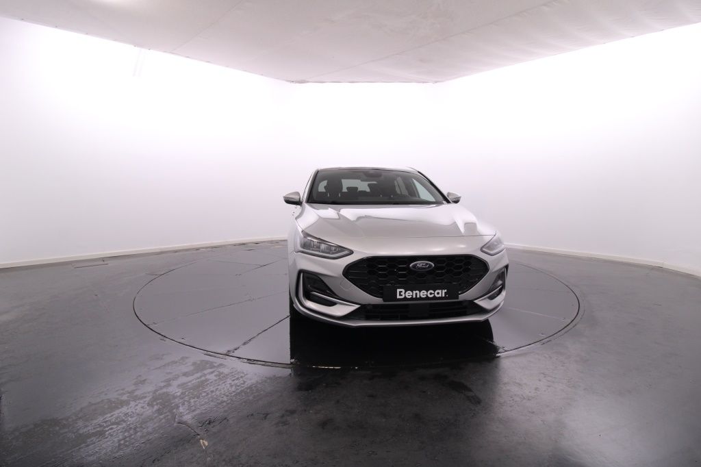 ford-focus-2023-hibrido-999cc