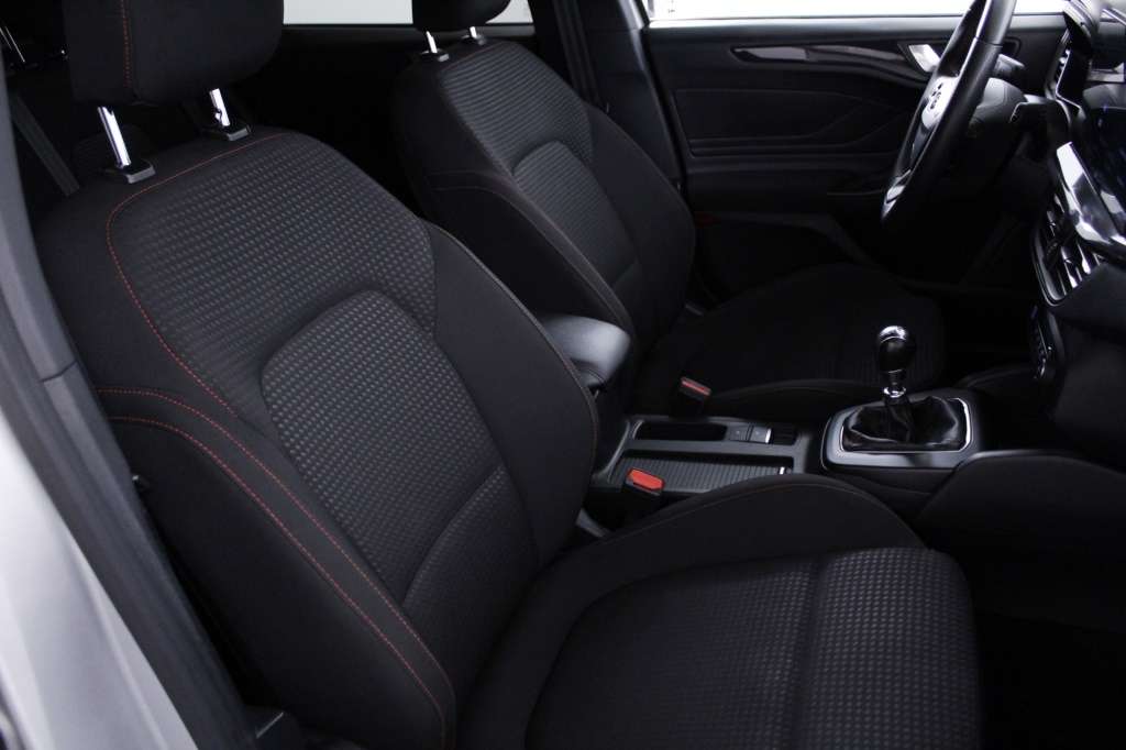ford-focus-2023-hibrido-999cc