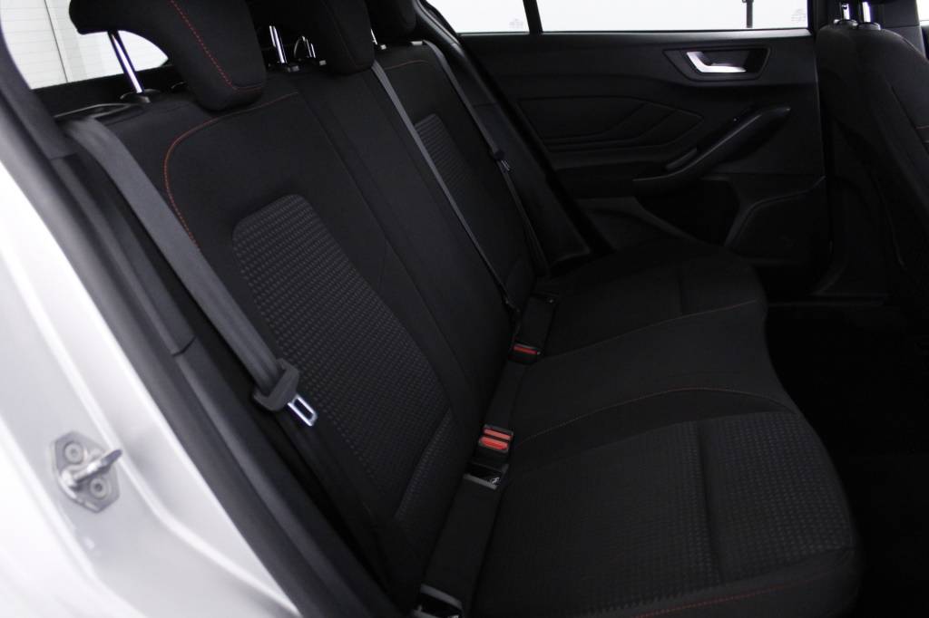 ford-focus-2023-hibrido-999cc