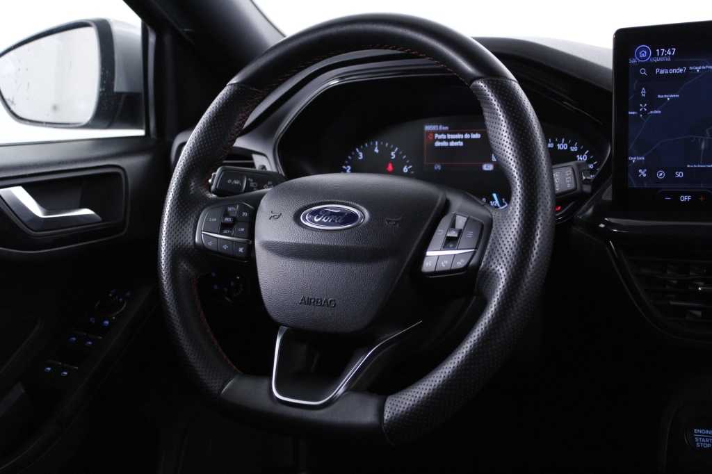ford-focus-2023-hibrido-999cc