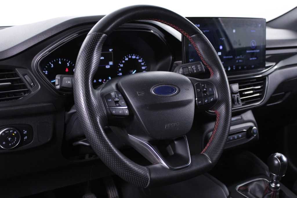 ford-focus-2023-hibrido-999cc