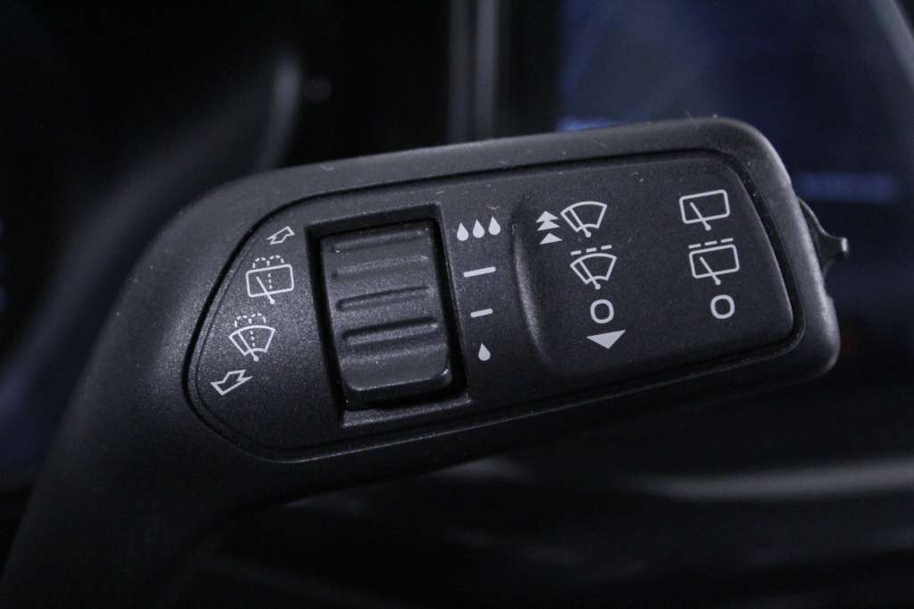 ford-focus-2023-hibrido-999cc