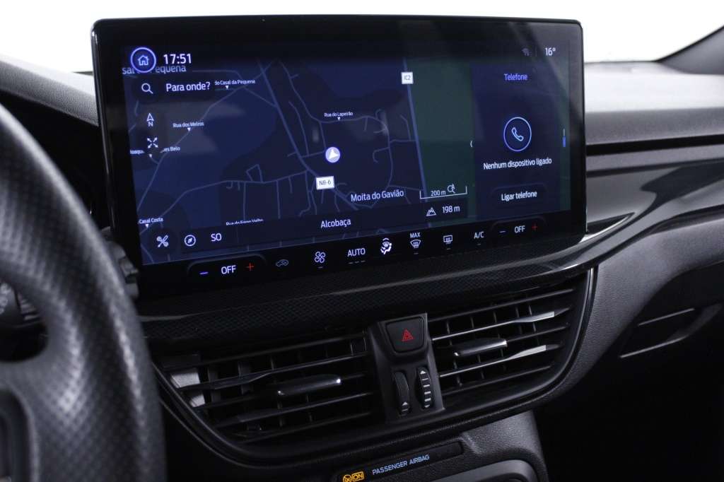 ford-focus-2023-hibrido-999cc