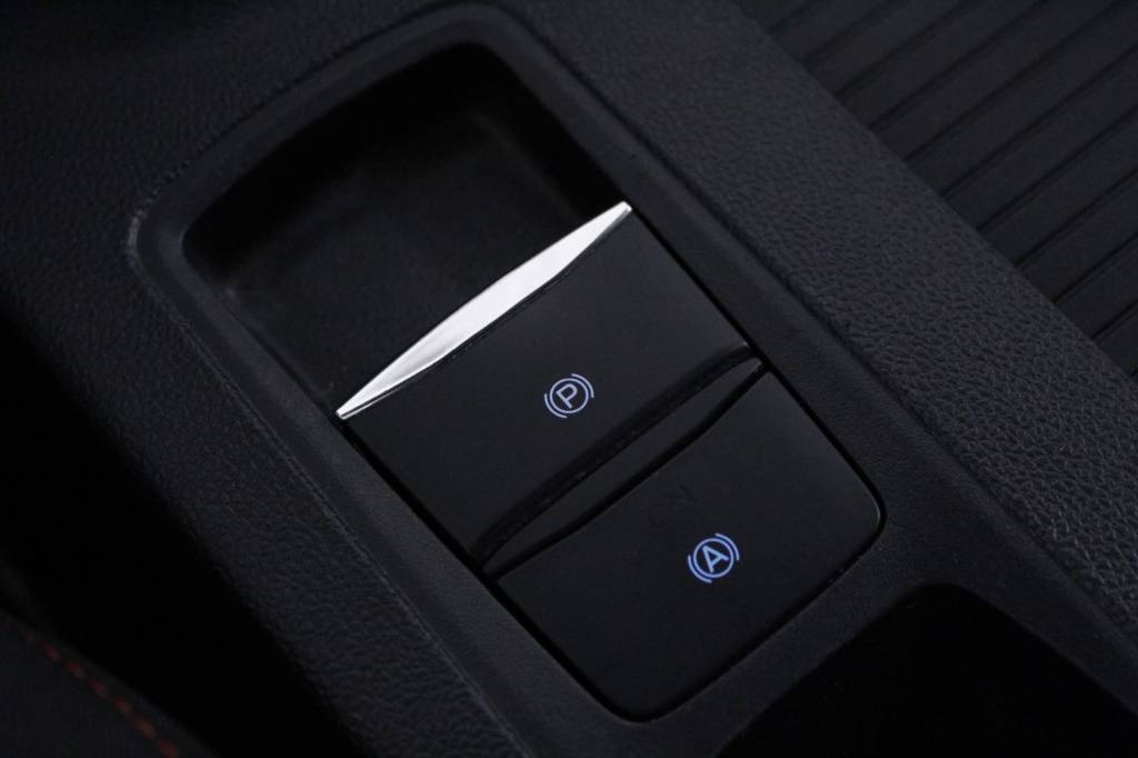 ford-focus-2023-hibrido-999cc