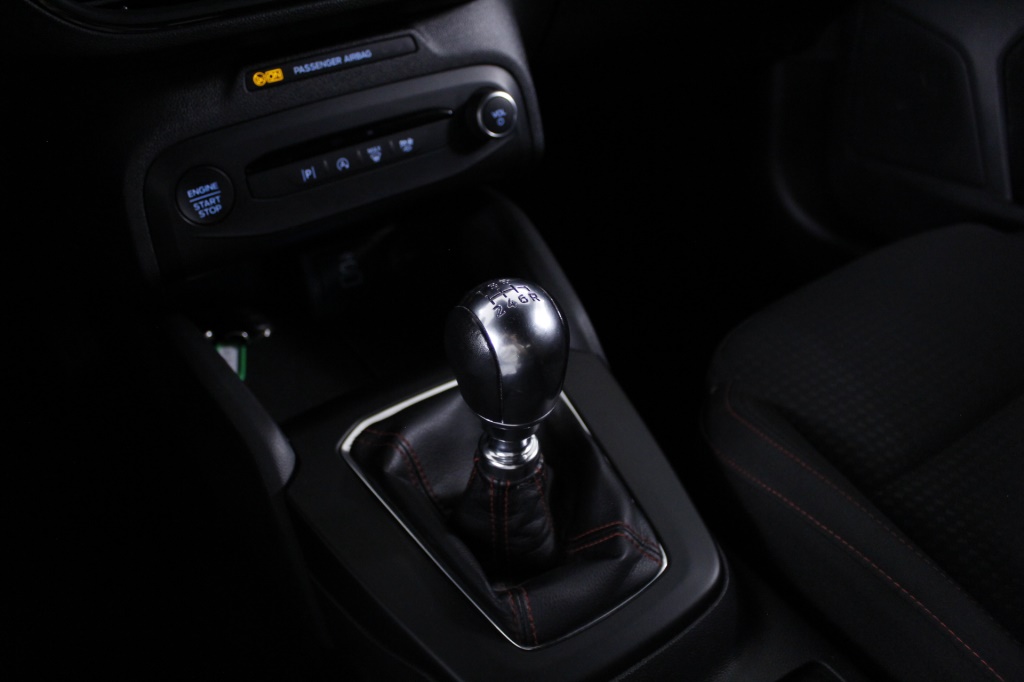 ford-focus-2023-hibrido-999cc